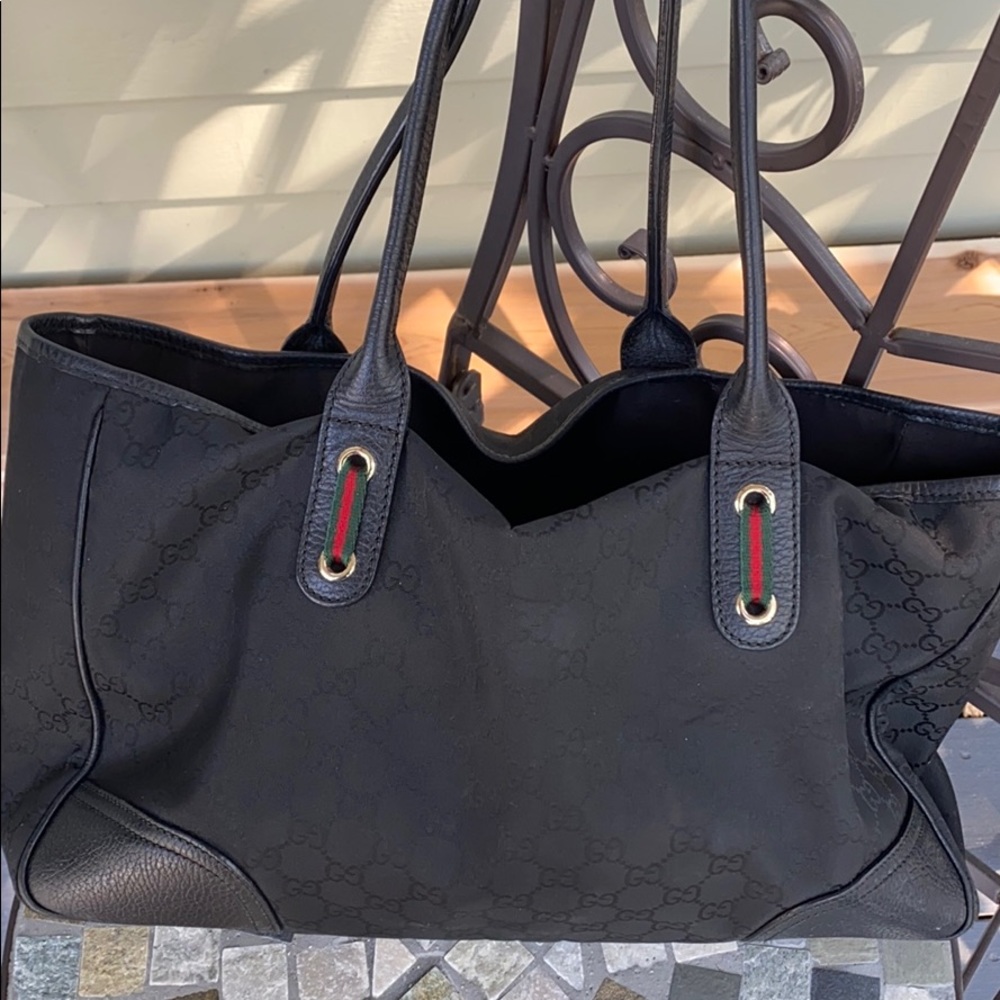 Authentic Gucci medium tote. GREAT CONDITION.
